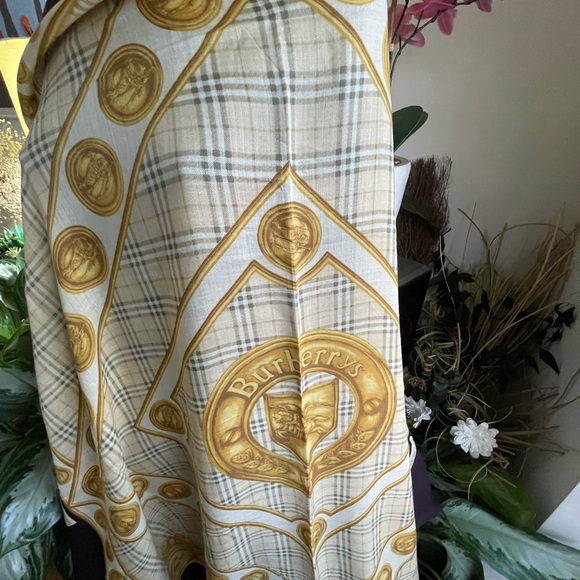 Burberry Prorsum Wool/Silk Blend Scarf. - Picture 16 of 16